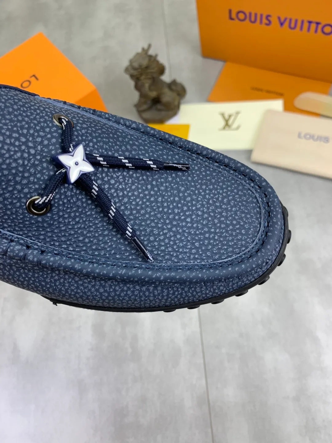 Men's Men's Shoes 💰P640 New Style 💶[LOUIS VUITTON] Water-dyed Niuli Original Order New Style 🍀LV Louis Vuitton *——Top version of LV classic leather shoes! Made of imported original calfskin, original leather side strips and wear-resistant high-end rubber outsole! High quality products! Color: black optional Size: 39-45